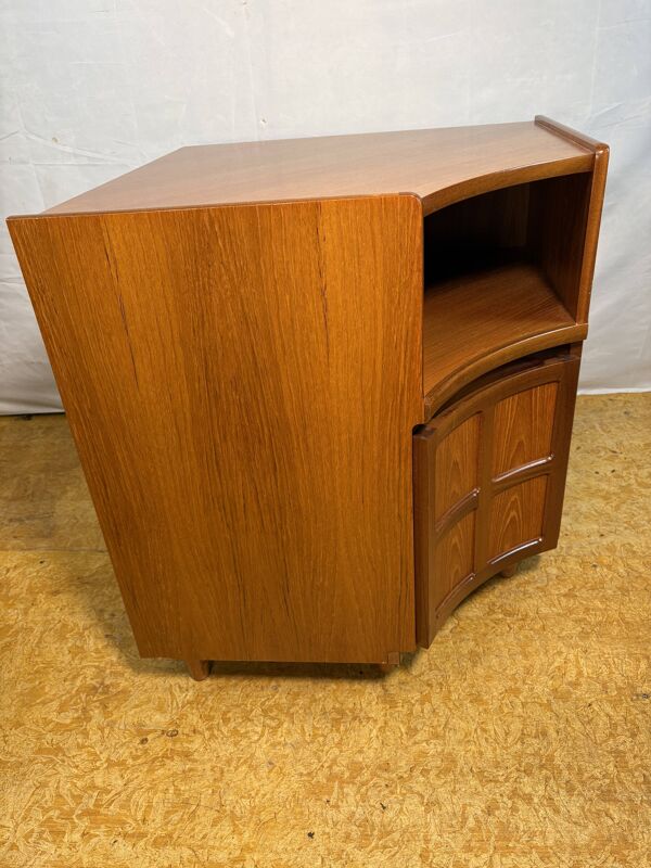 Cabinet d'angle en teck Nathan, vers les années 1960-1970