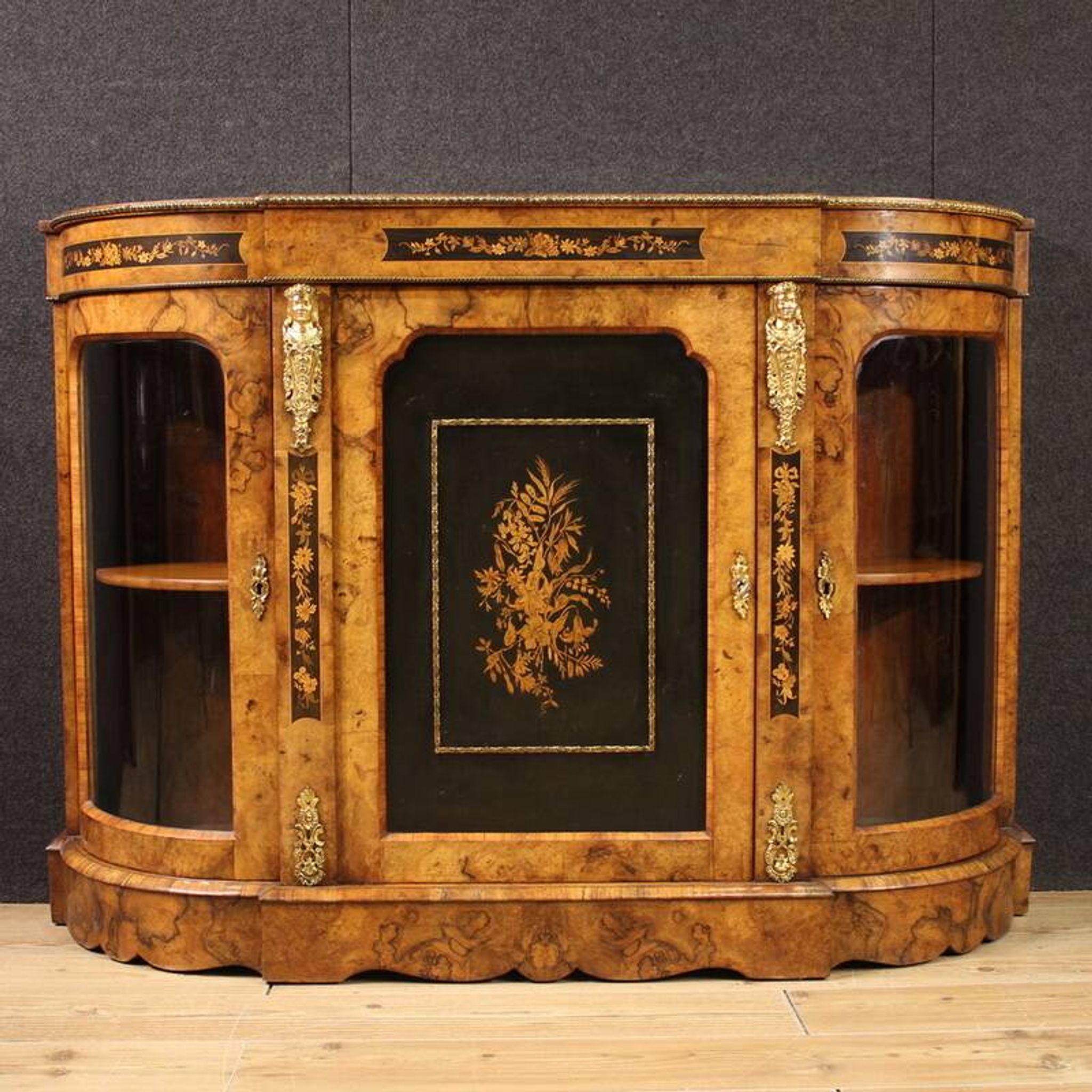 Buffet anglais en marqueterie, 20e siècle