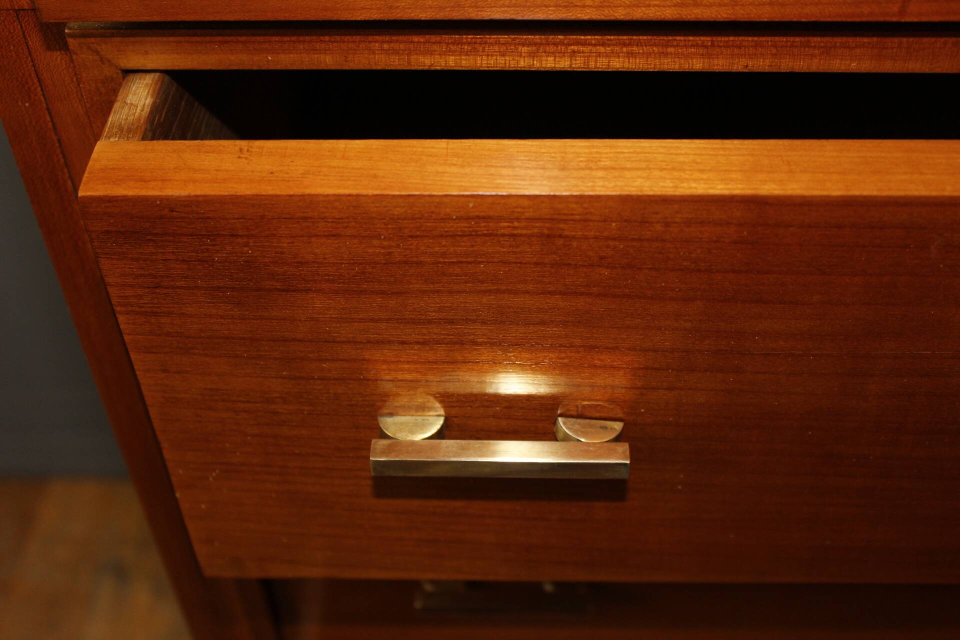 Commode design circa 1970