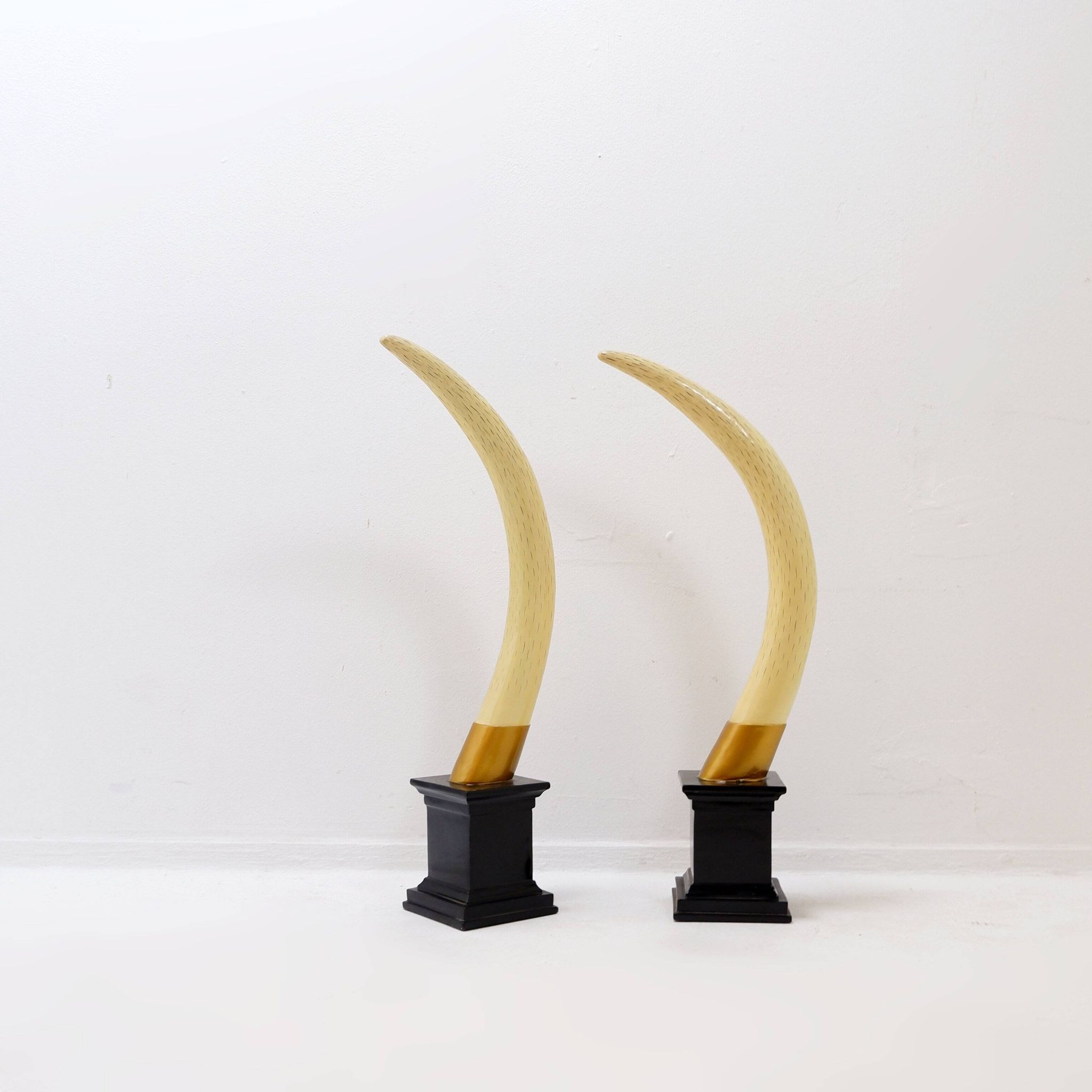 Paire de fausses défenses d'éléphant - 20ème siècle H:82cm