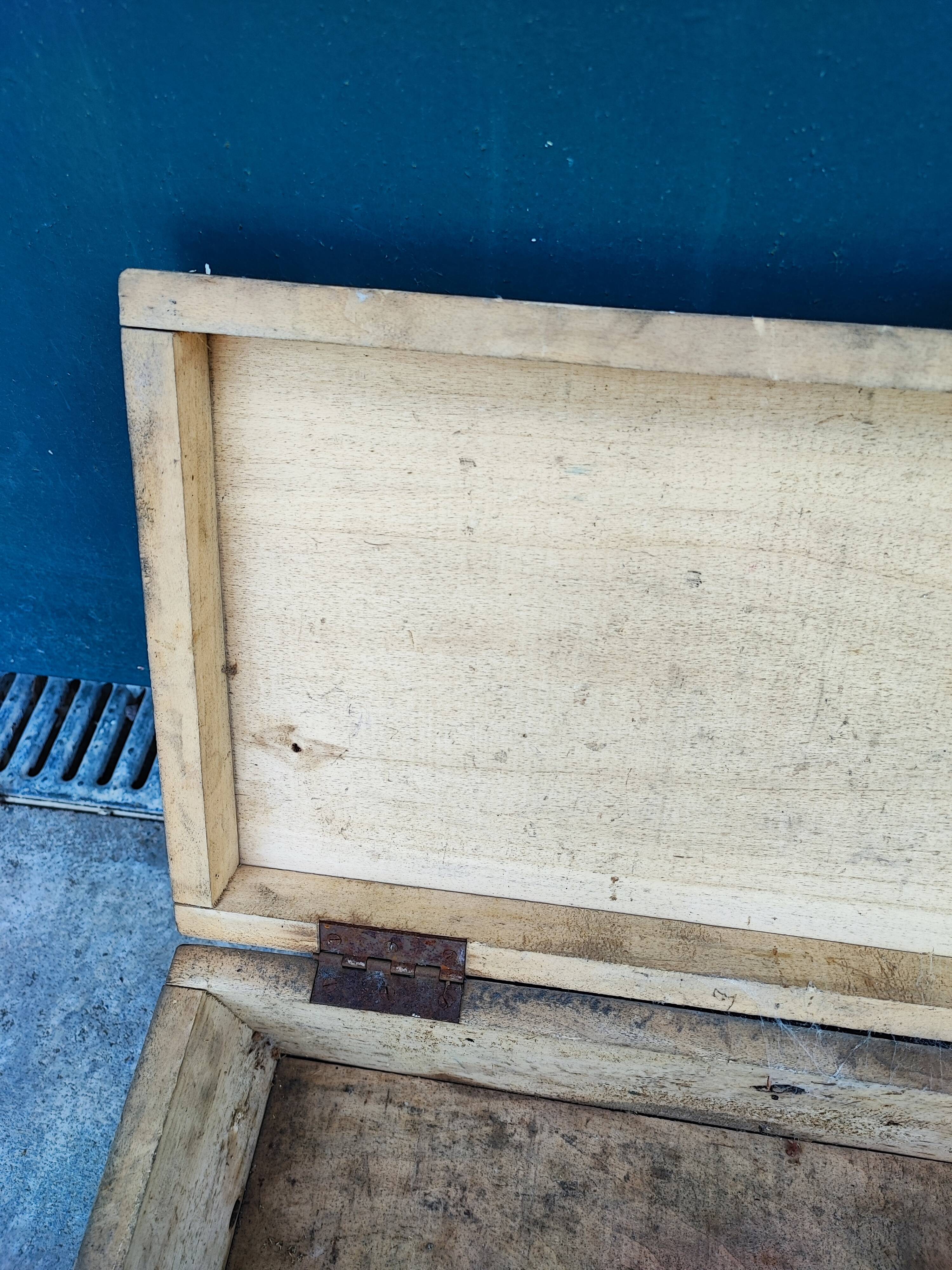 Trunk chest in raw wood