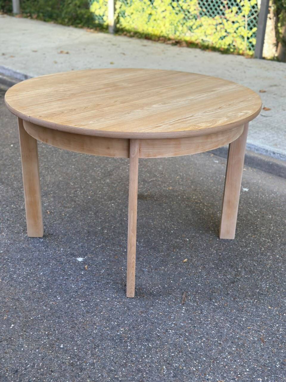 Table ronde extensible scandinave en bois clair décapé rallonge intégrée 19