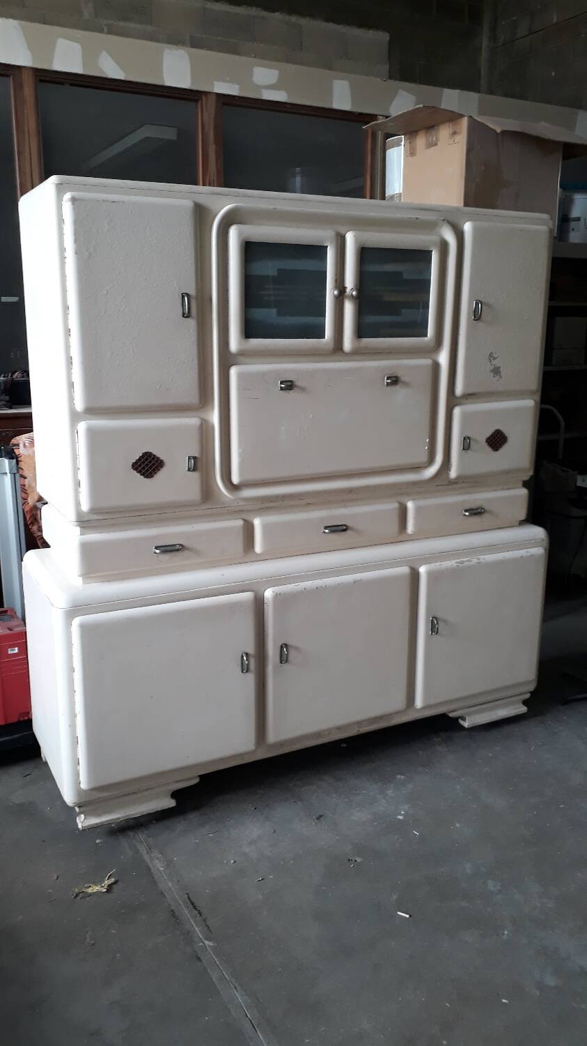 Buffet Mado completely restored.