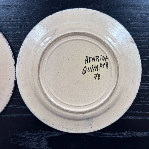 Paire d’assiettes Henriot Quimper
