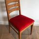 Suite de 6 chaises en chêne et assises de velours rouge