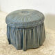 Pouf capitonné en velours bleu XIXème siècle