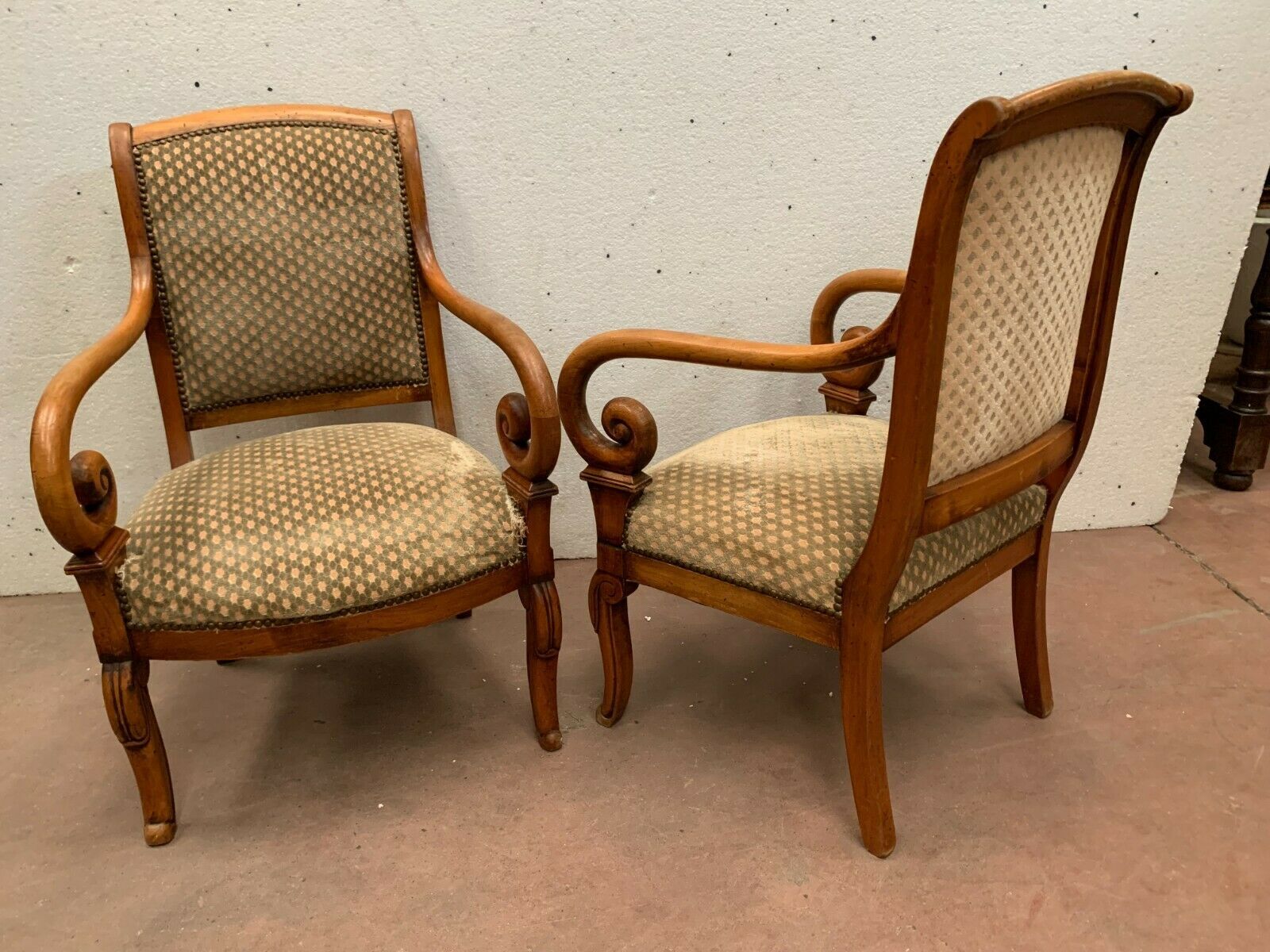 Paire de fauteuils de style Empire en hetre teinté xx siècle