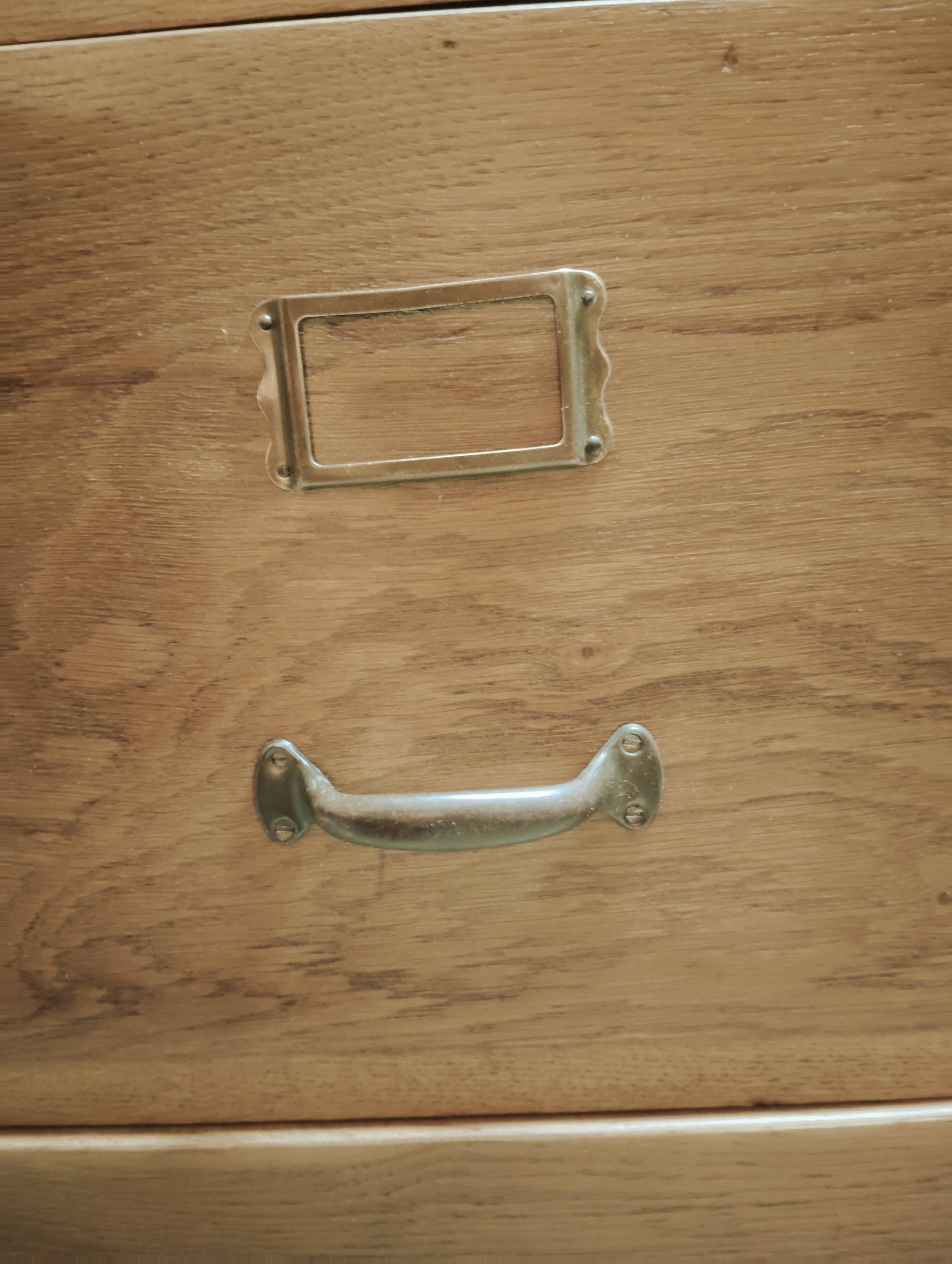 Workbench for freestanding use, lightened