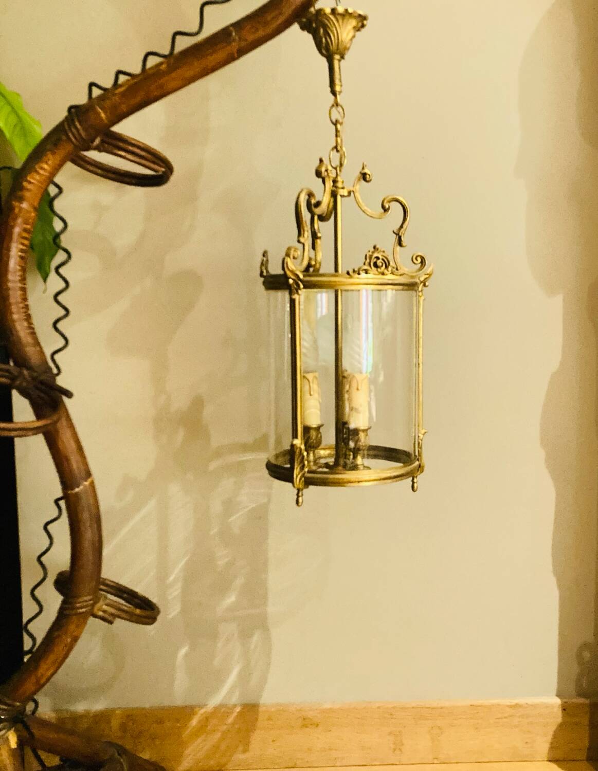 Large round St Louis XV corridor lantern from the mid-20th century in gilded bronze