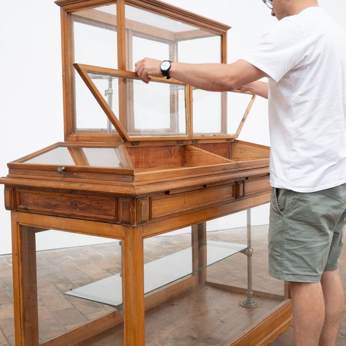 Ancienne vitrine de présentation - début du XXème siècle