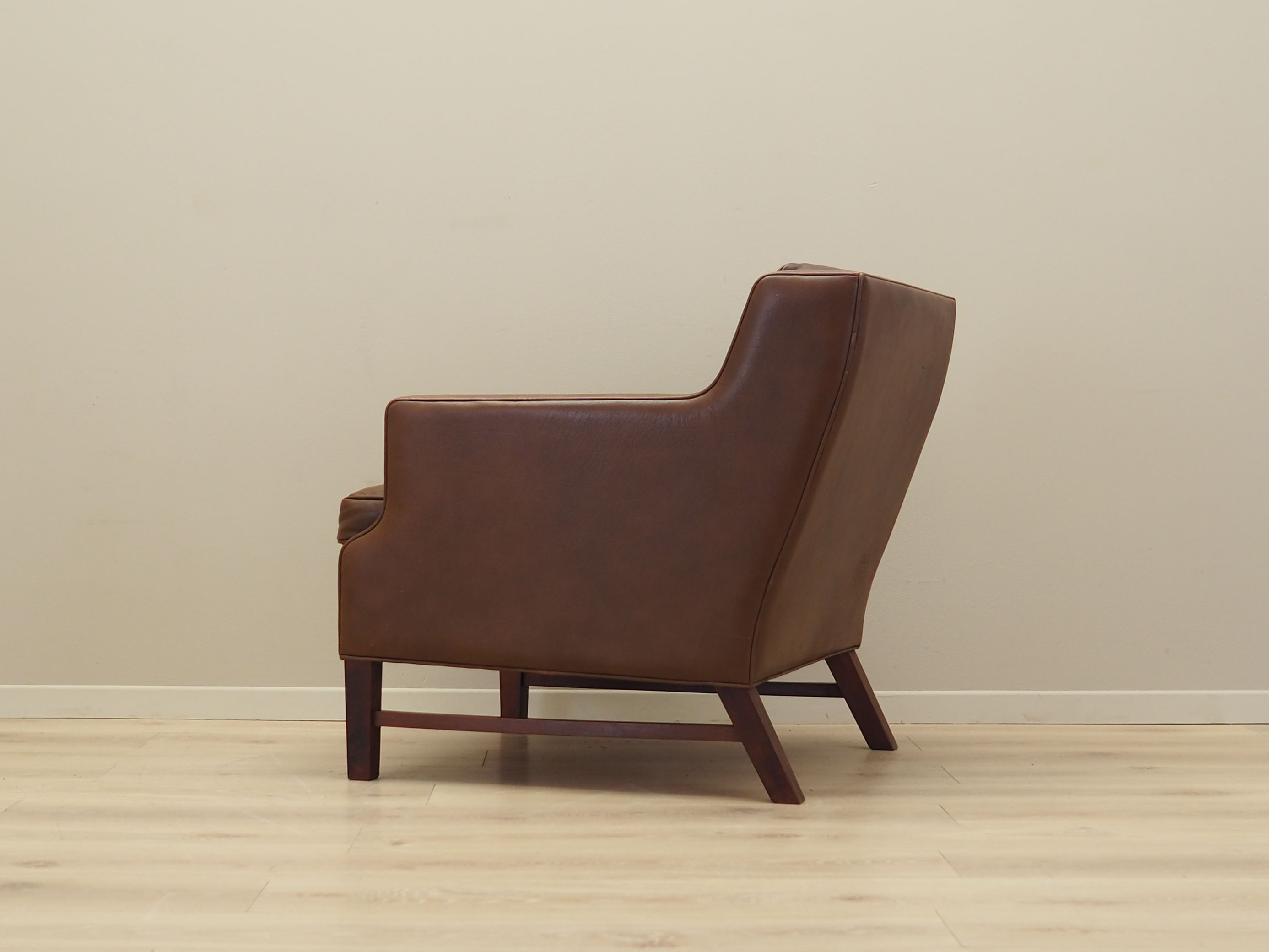 Fauteuil en cuir marron, design danois, années 1960, production: Danemark