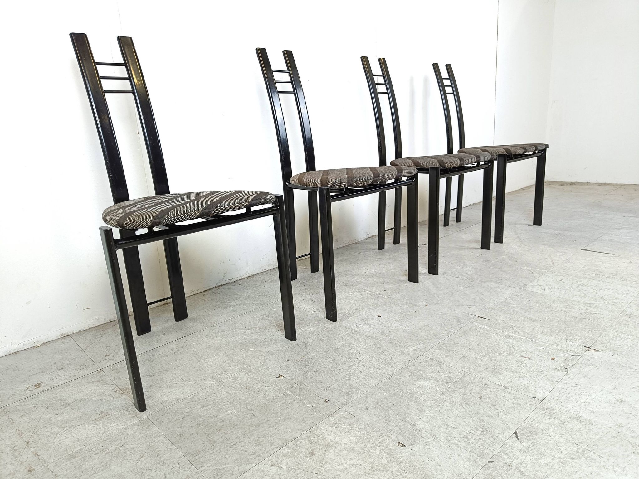 Chaises de salle à manger postmodernes, ensemble de 4 des années 1980