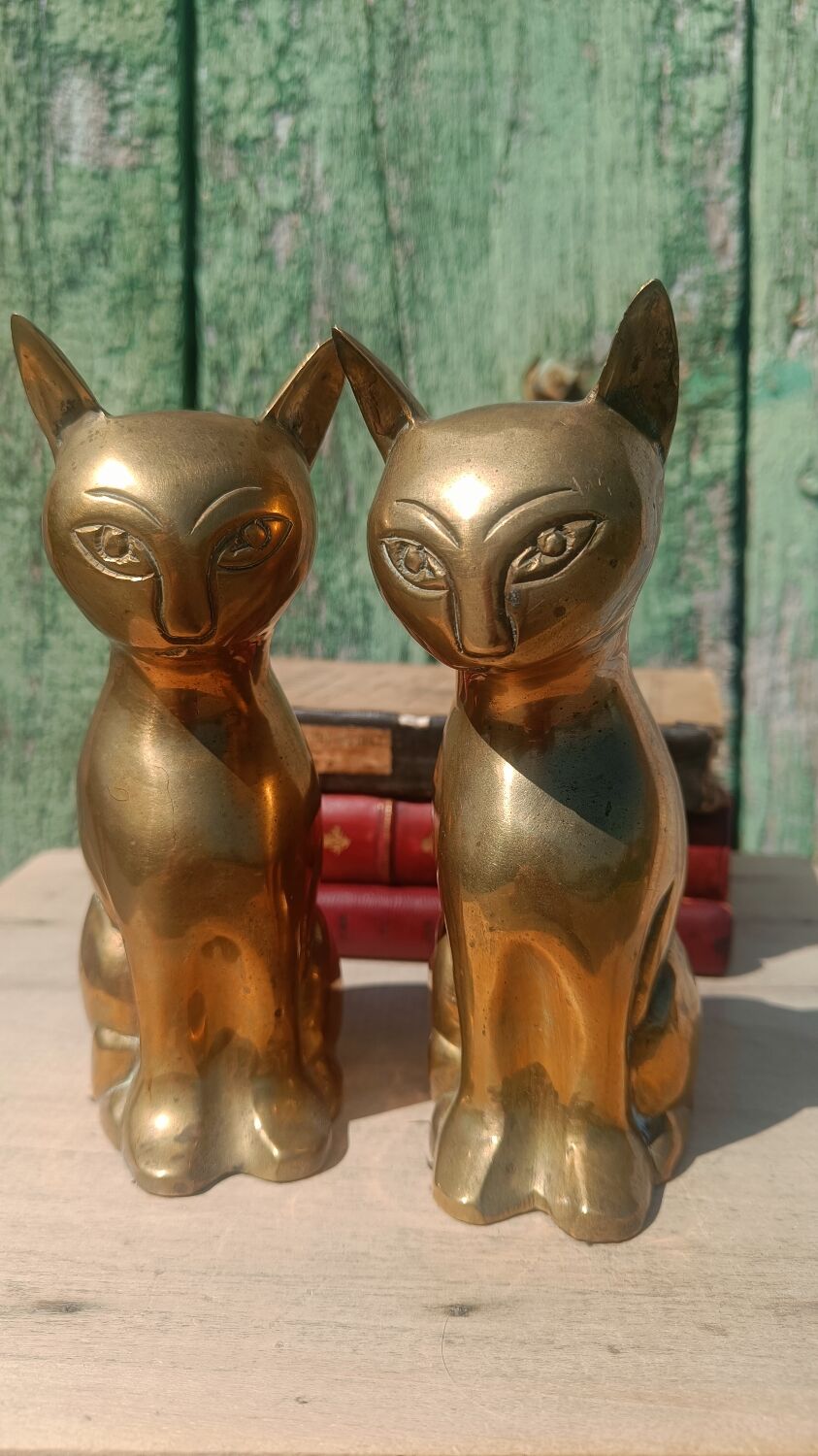 Gold-plated brass bookend cat