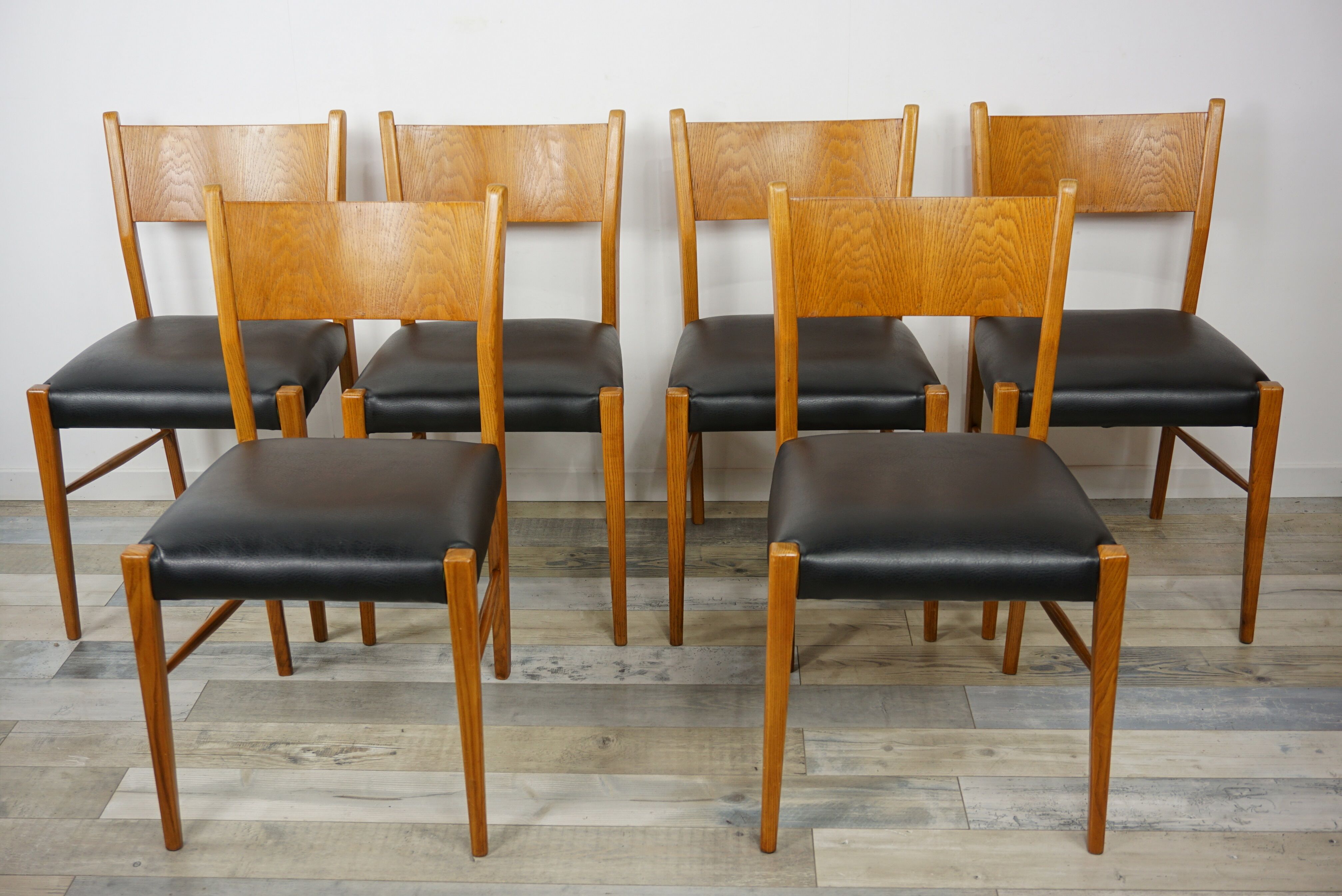 Wooden oval table and 6 matching chairs 60