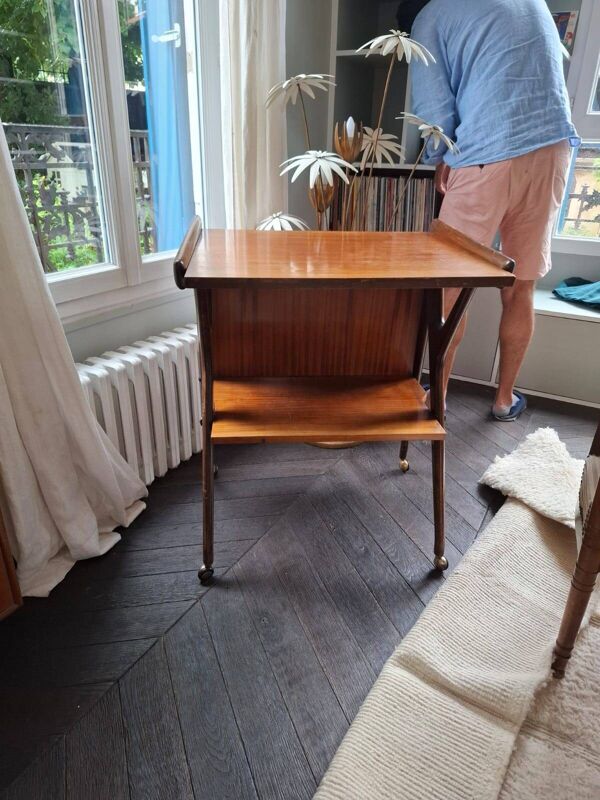 Table d'appoint sur roulettes, porte platine et vinyles