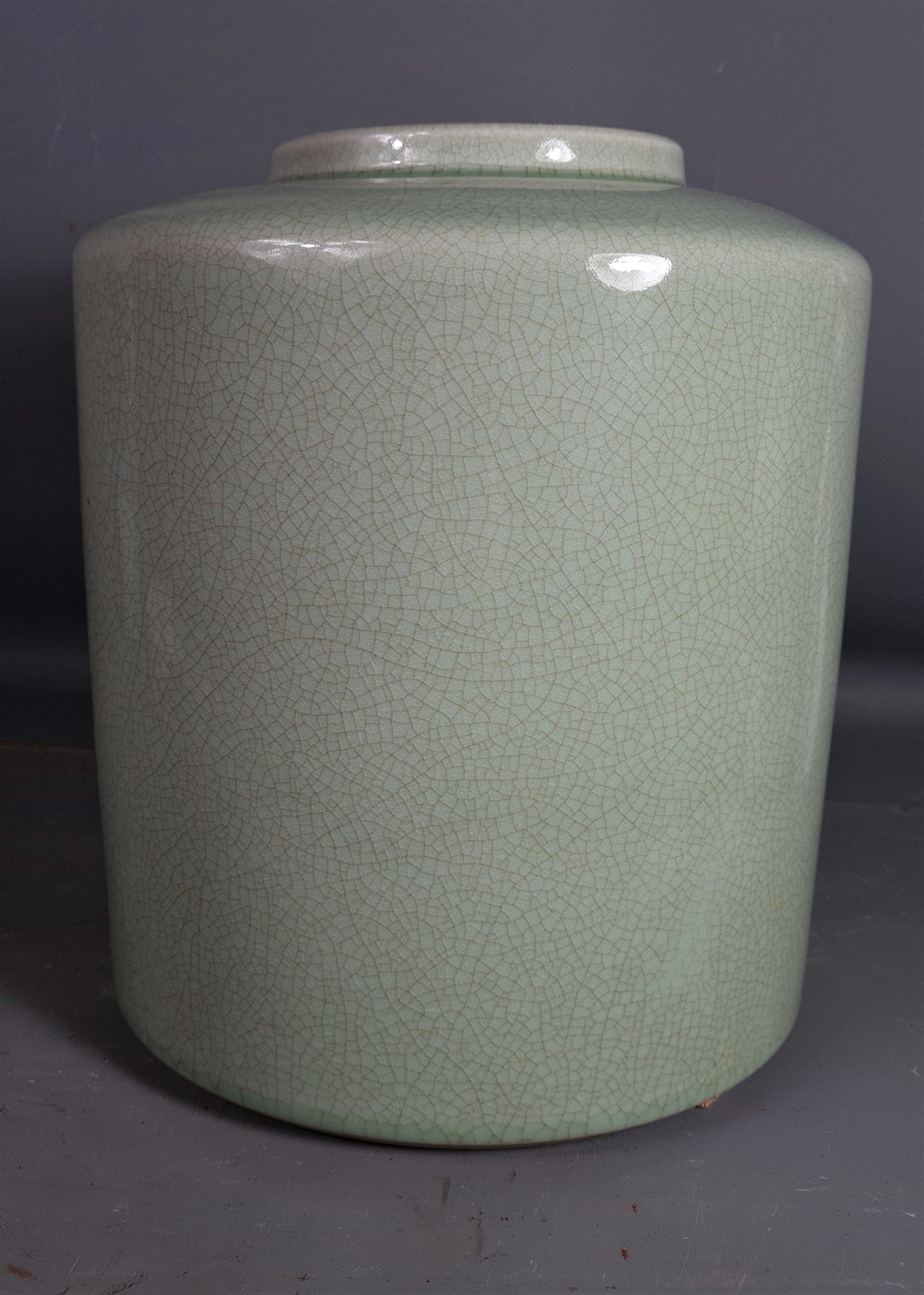 Pot or vase in cracked porcelain celadon Japan vintage 50/60s.