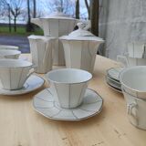 Coffee maker and cups