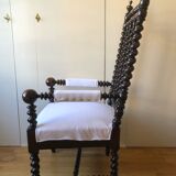 Fauteuil à haut dossier de style Louis XIII
