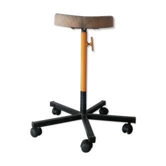 Tabouret d'atelier bois et métal fabrication d'ouvriers - sur roulettes- 1960