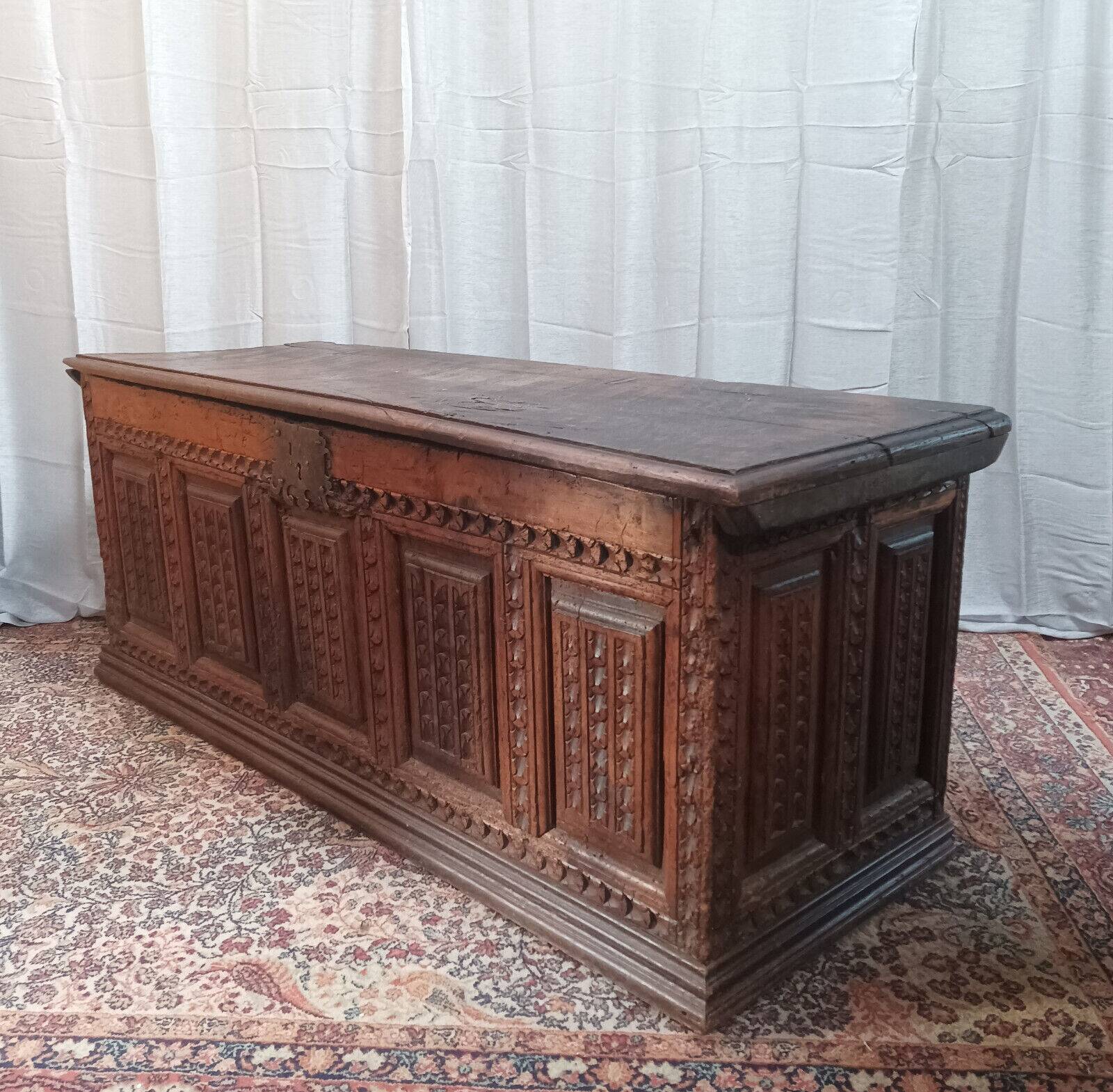 Louis XIII chest in carved walnut, 17th century