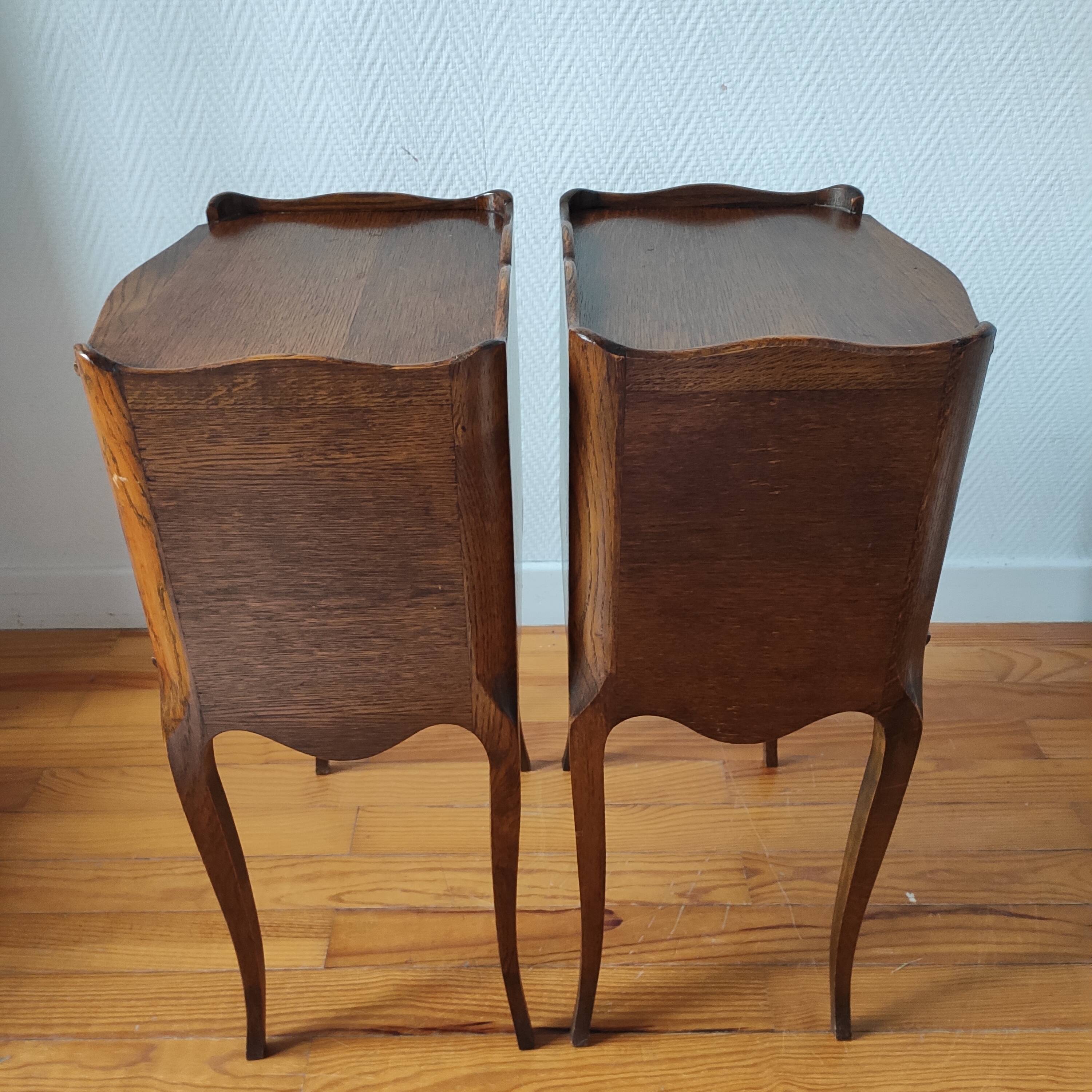 Paire de tables de chevet classique Louis xv