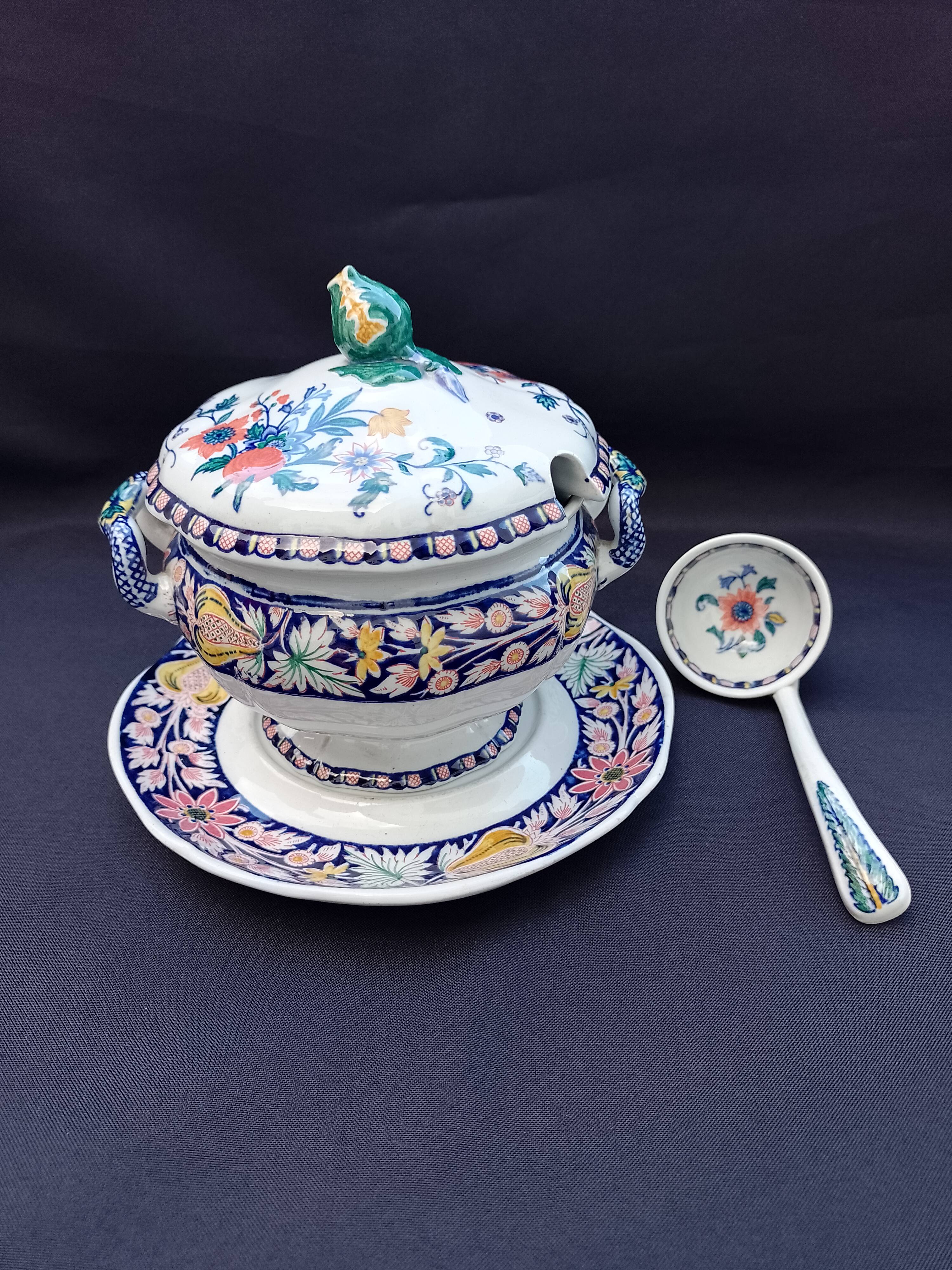 Antique Wedgwood Etruria Poterat 4 Piece