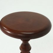 Table d'appoint décorative en bois massif des années 1960