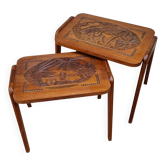 Paire de tables gigognes malgaches en bois sculpté, signées, m.o.f, 1955