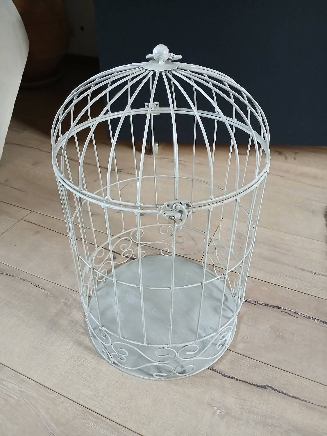 Decorative birdcage