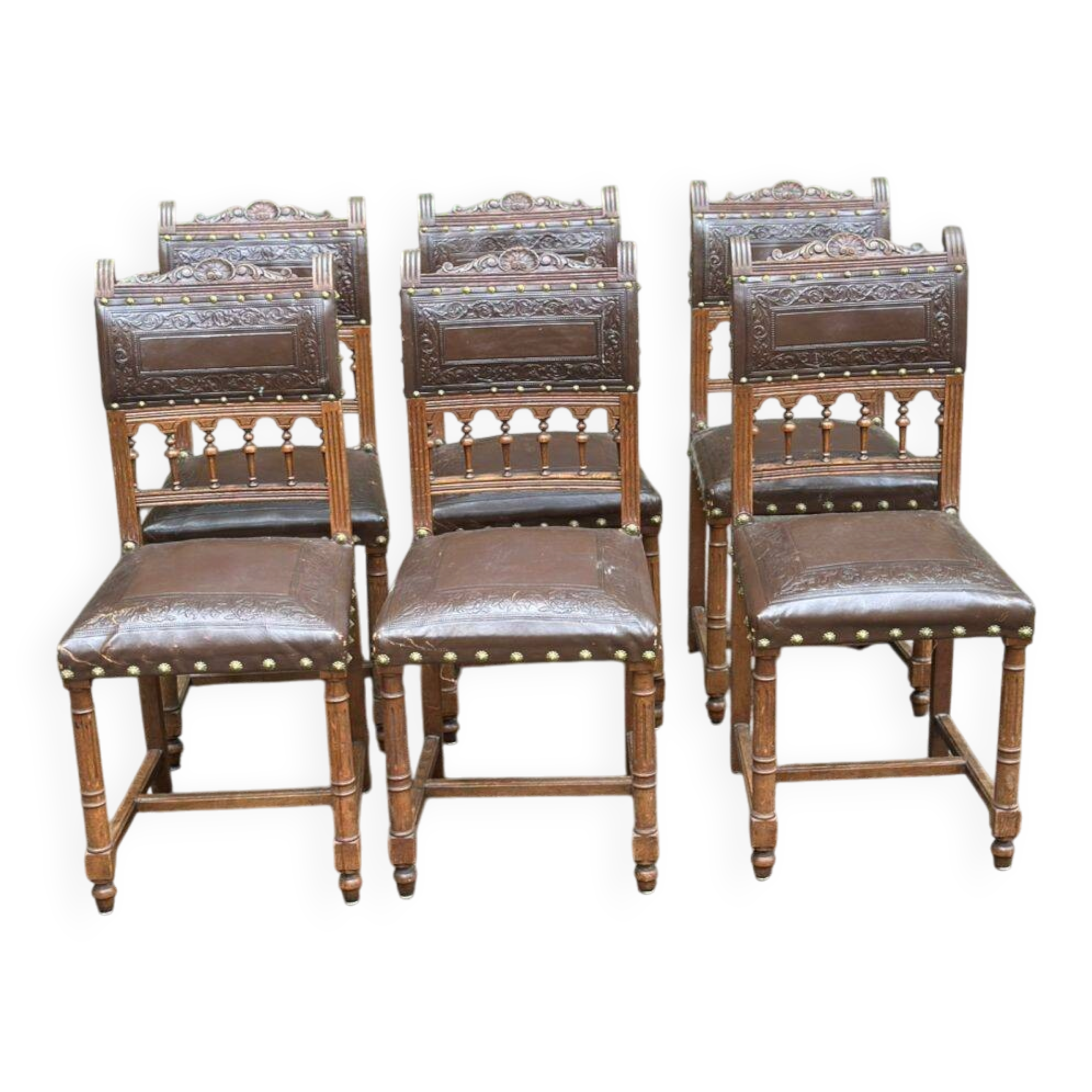 6 Henri II dining chairs in carved solid wood and brown leather from the 19th century.
