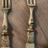 Set of coat of arms fruit cutlery