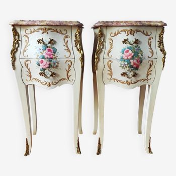 Paire de tables de chevet style Louis XV peint