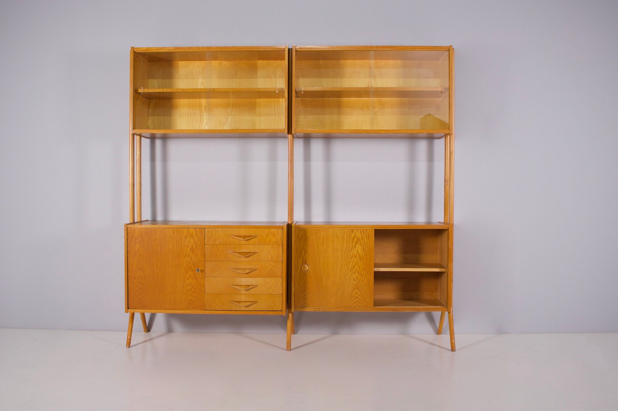 Double shelf on feet 1960's