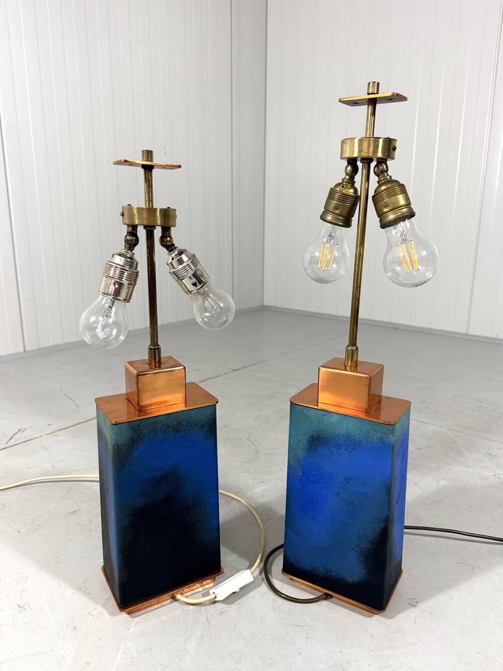Ensemble de 2 grandes bases de lampes de table des années 1960.