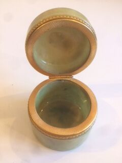 Porcelain box "CERRI NESTORE VOLTERRA" design