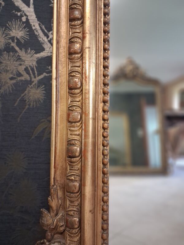 Miroir Louis Philippe à fronton de style Louis XV
