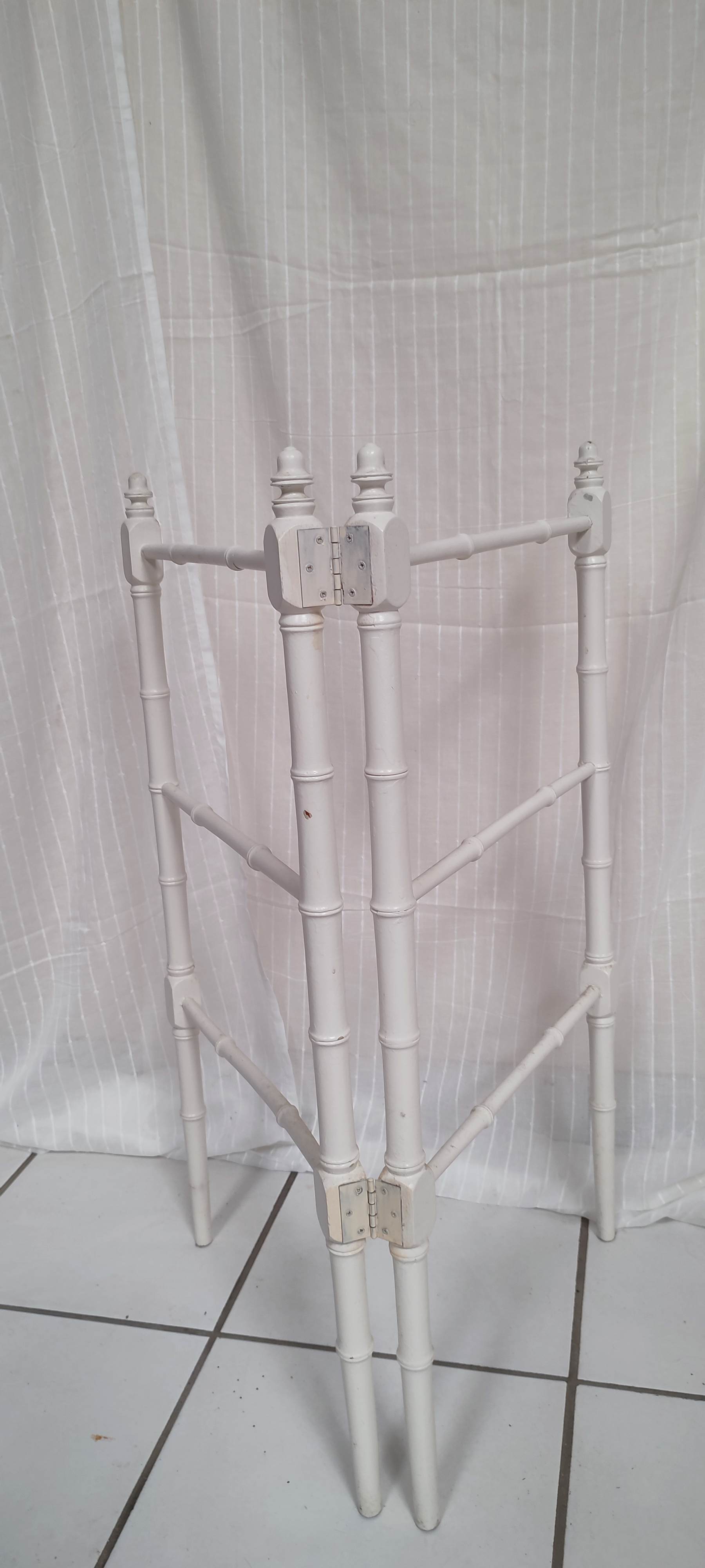 Vintage wood towel rack bamboo effect