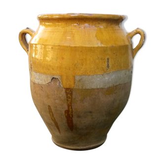 19th-century yellow varnished pot