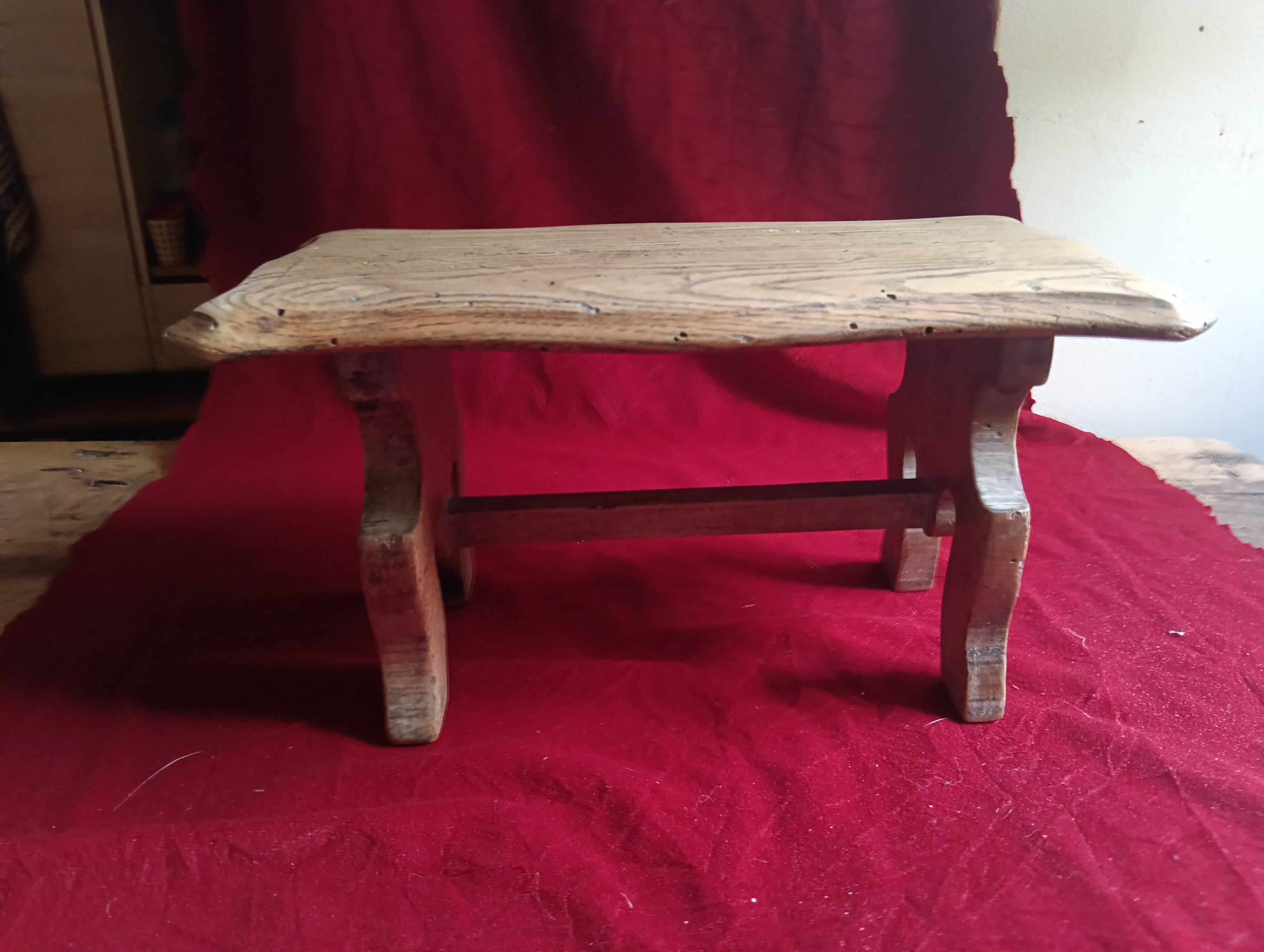 Small bench / footrest in oak