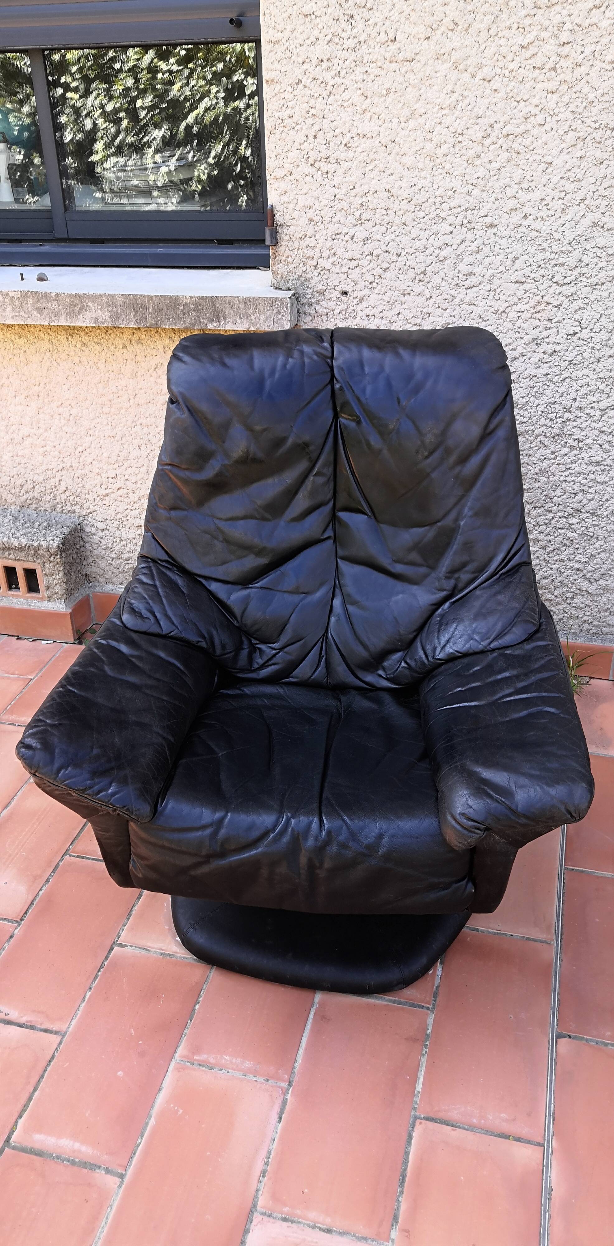 Fauteuil cuir scandinave pivotant pied central 1970 vintage