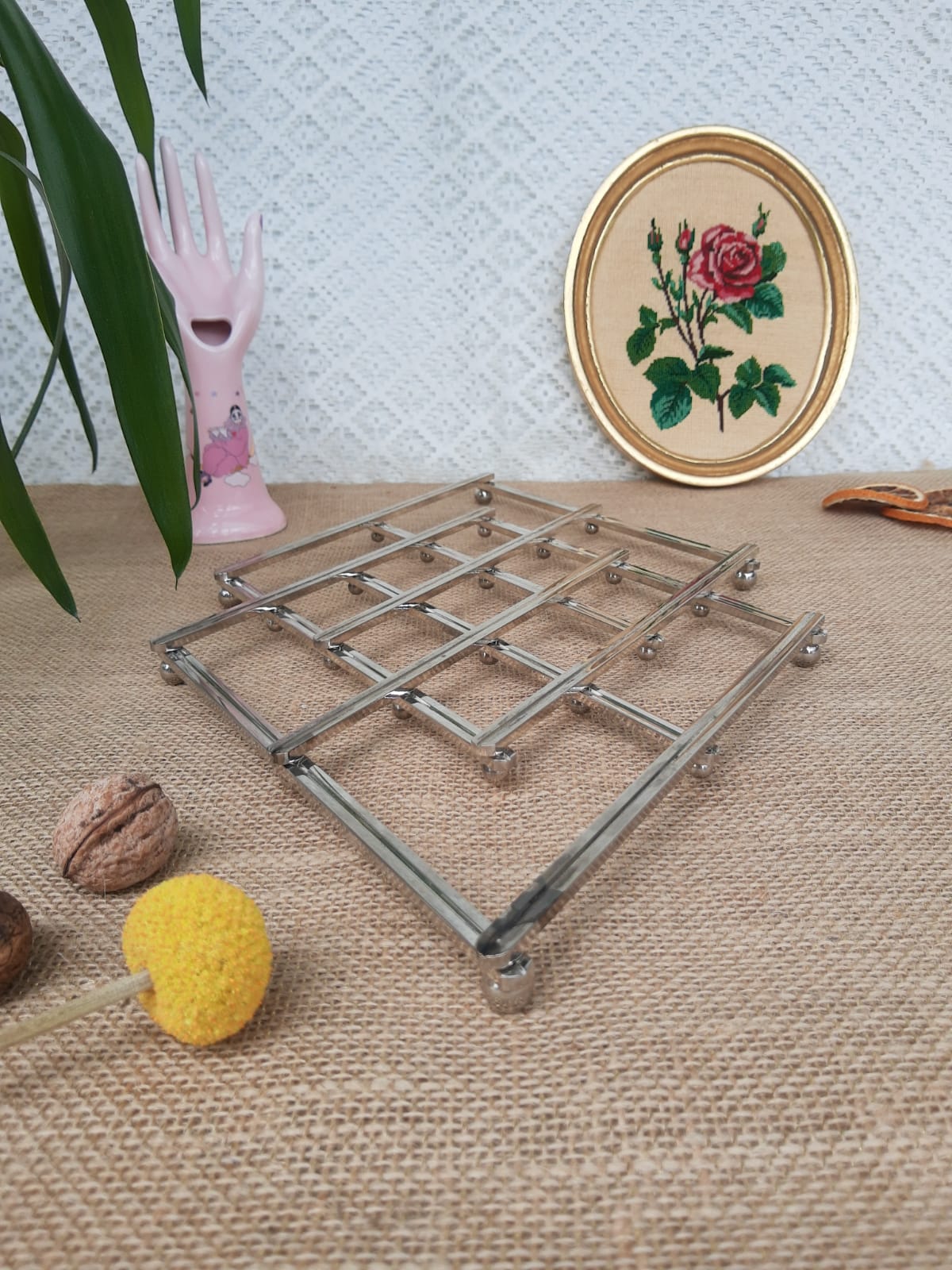 Stretchy silver metal flat bottom