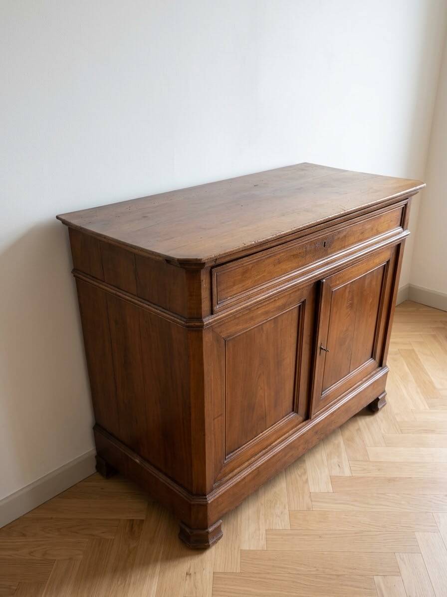 Antique wooden chest of drawers