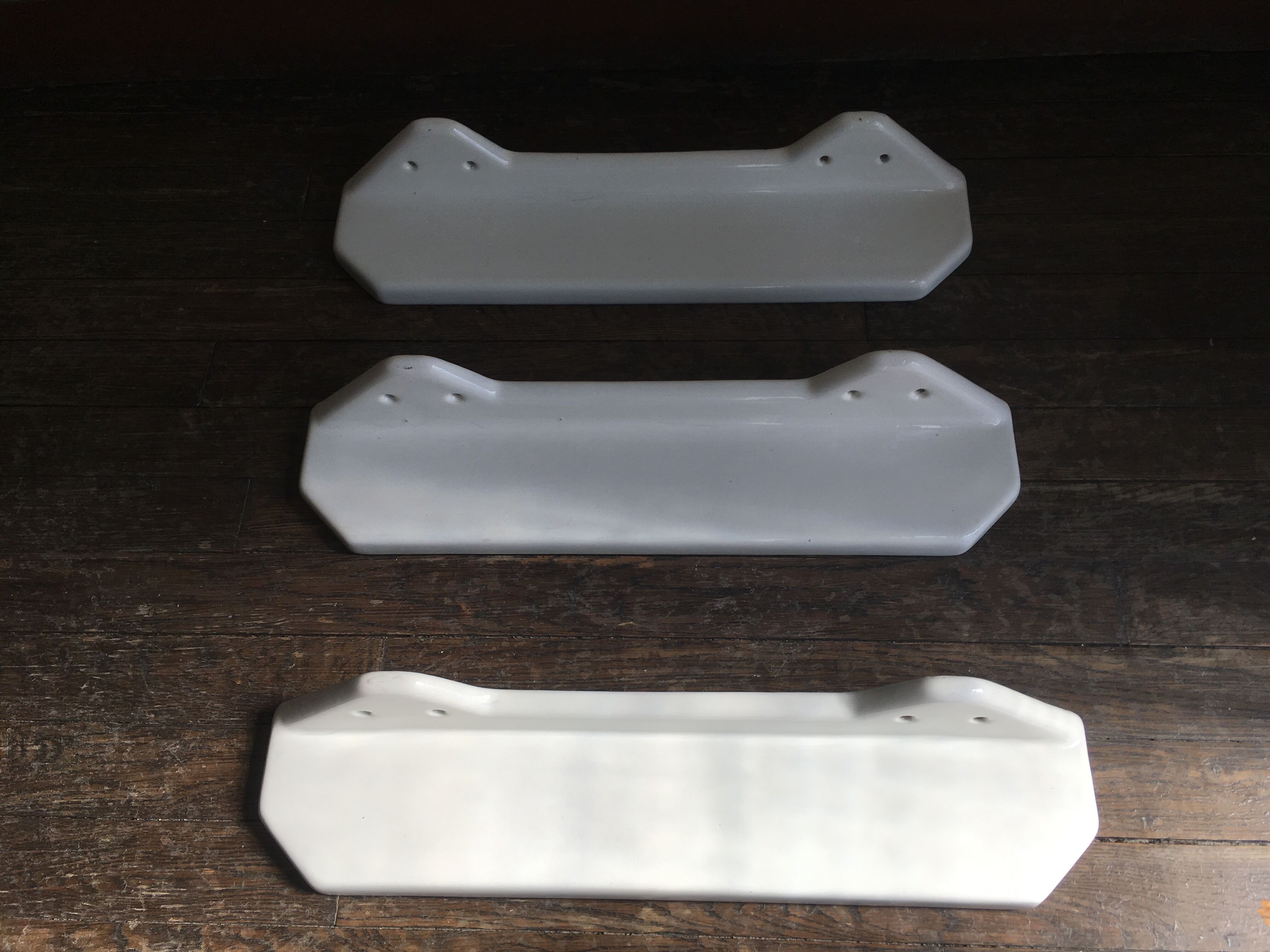 Set of 3 white ceramic shelves art deco bathroom