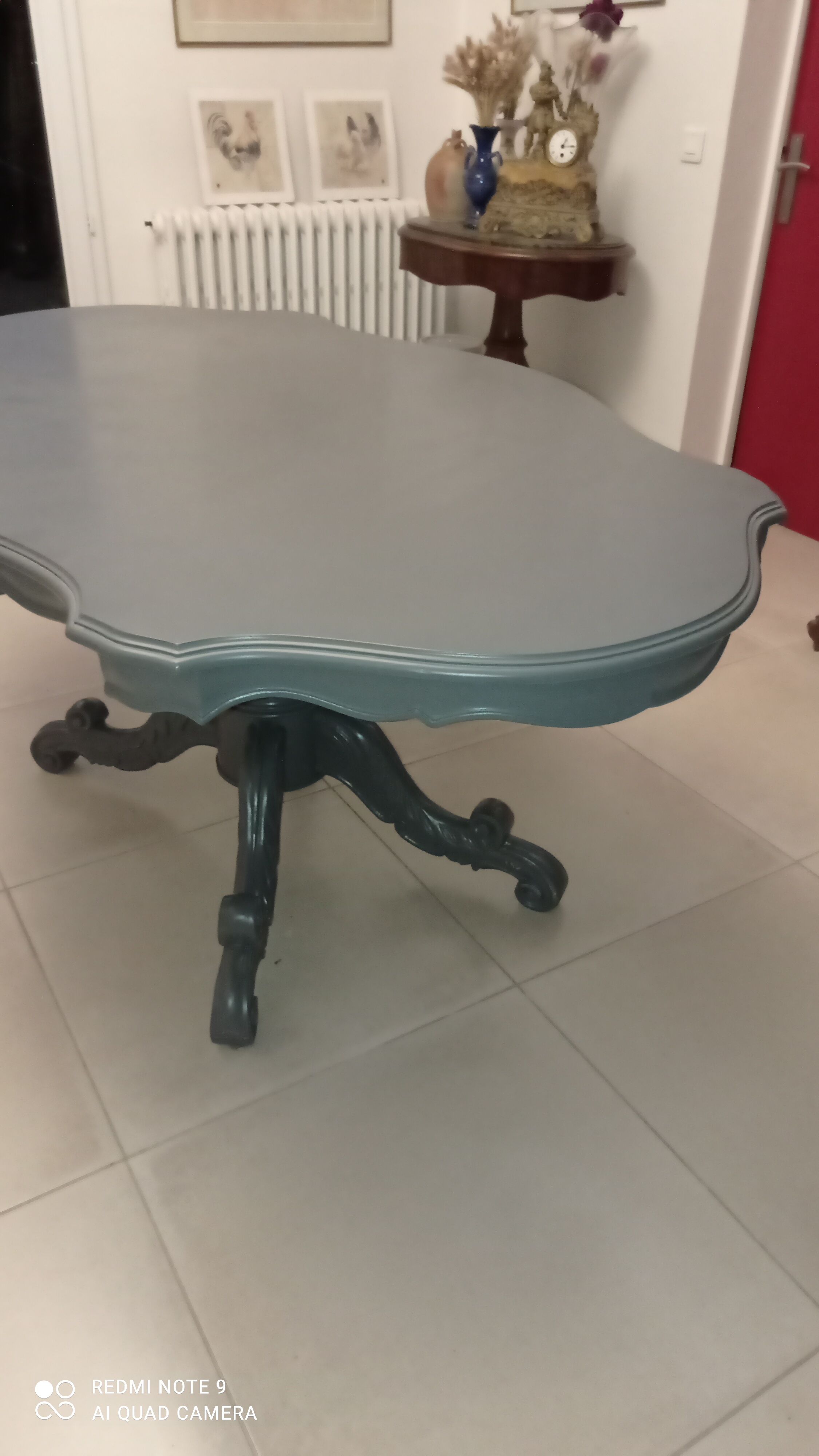 Central foot table