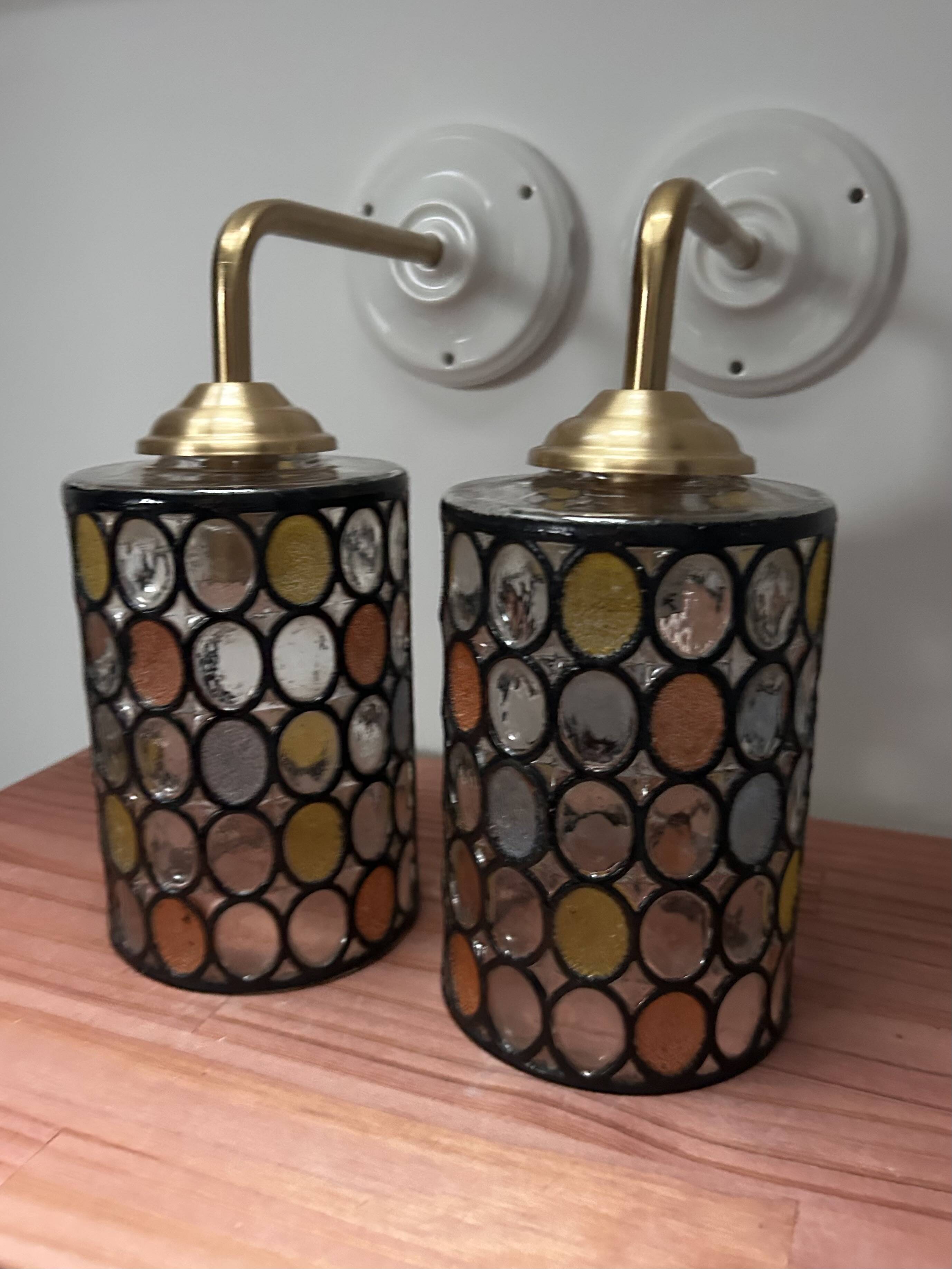 Paire d’appliques murales en verre vitrail