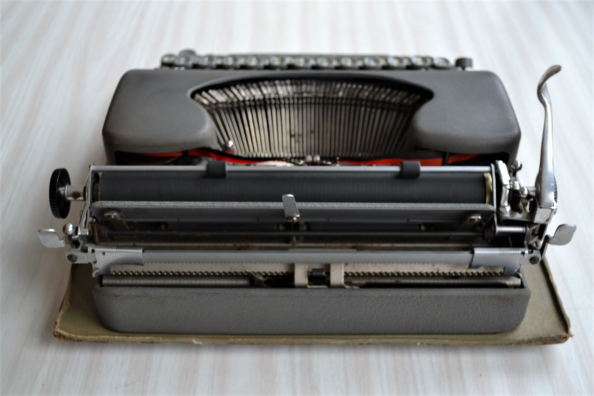 Japy portable metal anthracite 1960 portable writing machine