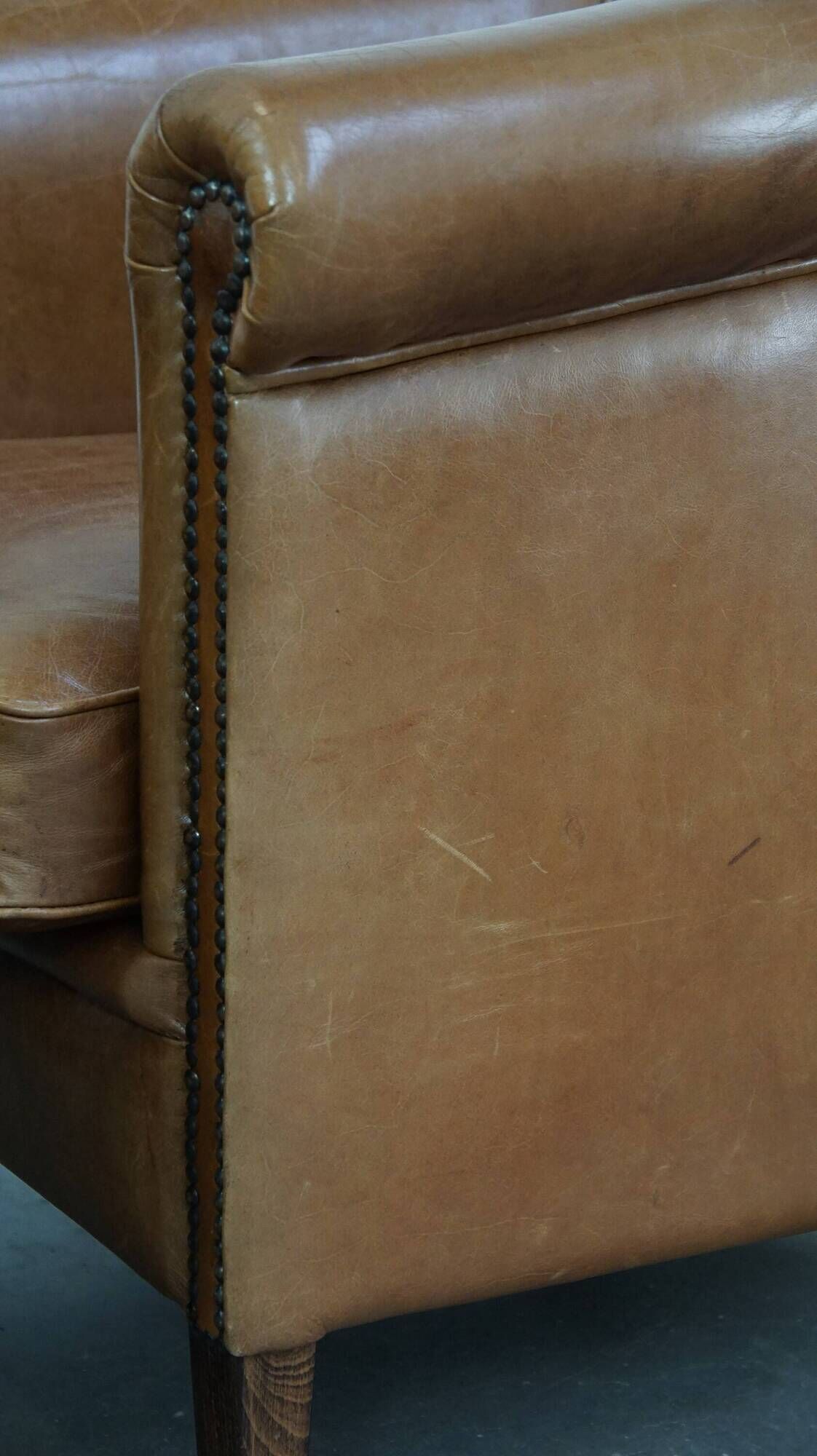 Set of 2 very comfortable light cognac-colored leather club armchairs in English style