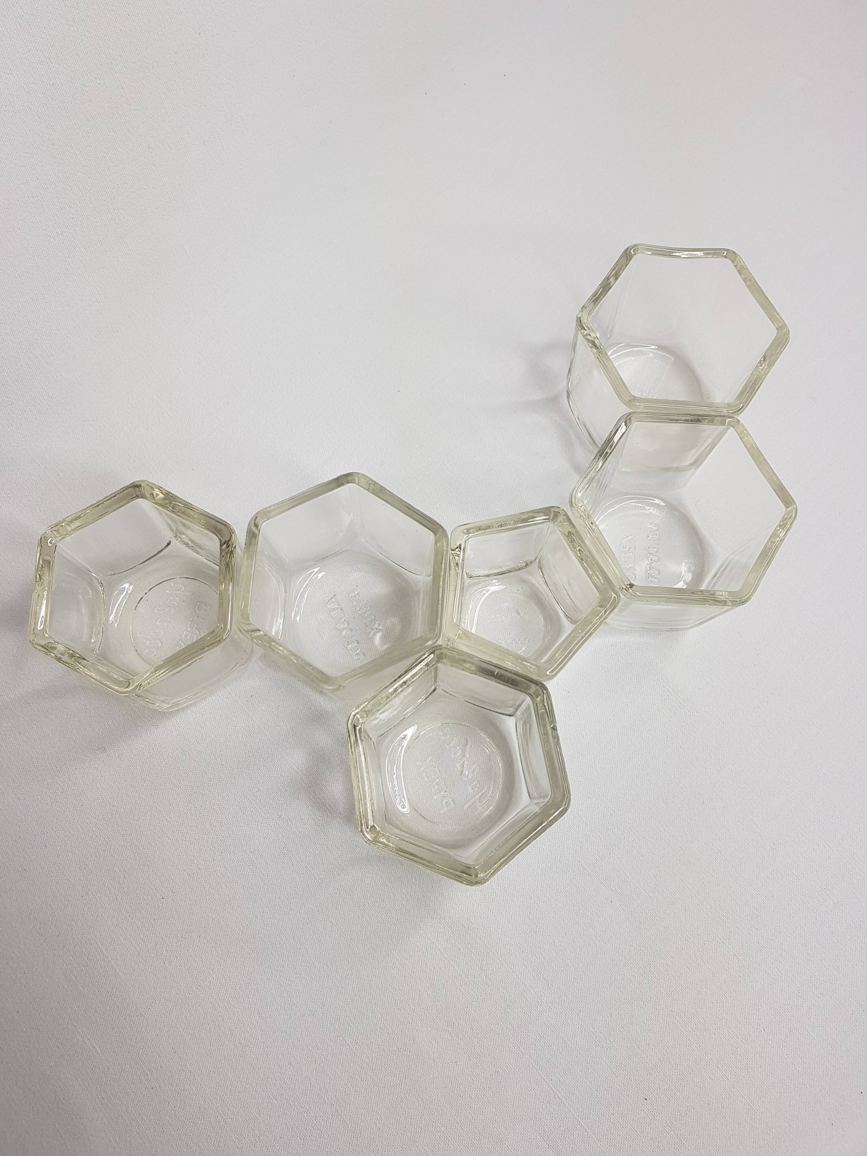 Lot de six pots en verre moulé Pyrex "Yalacta"