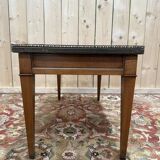 Table basse de style Louis XVI en marbre blanc et merisier