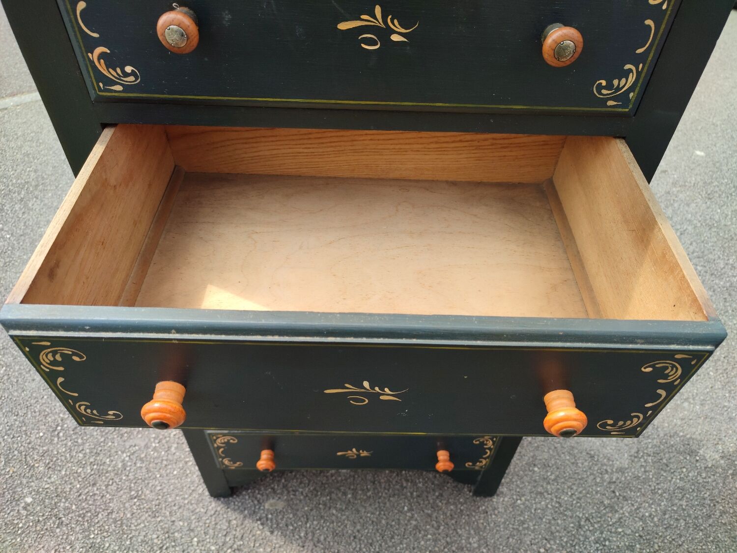 Vintage chiffonnier